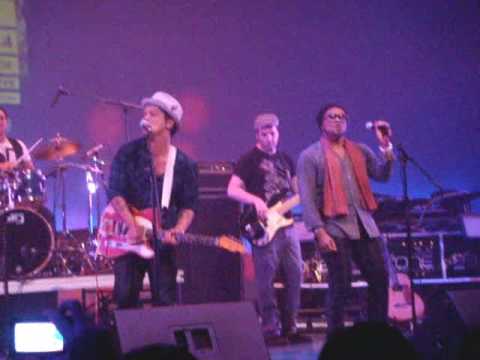 Bruno Mars Michael Jackson Tribute Bruno Mars Michael Jackson Tribute