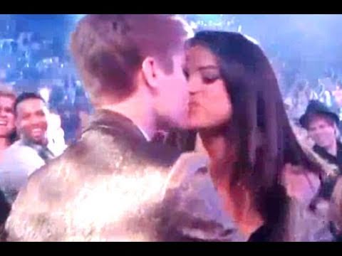 Justin Bieber Kissing Selena Gomez at Billboard Music Awards Justin Bieber Kissing Selena Gomez at Billboard Music Awards