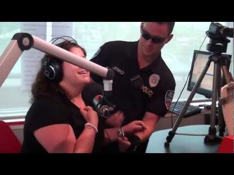 Channing Tatum handcuffs a fan Channing Tatum handcuffs a fan