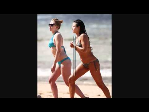 Scarlett Johansson Wearing a Bikini at a Beach in Hawaii [HD]